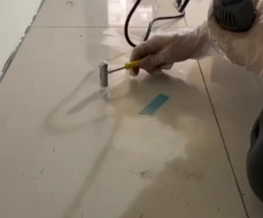耿马瓷砖开裂维修公司专业分享瓷砖在铺贴前如果没有沥干水分，将会导致以下问题