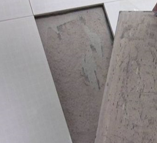 耿马瓷砖空鼓维修公司分享瓷砖铺贴时如果打浆（即涂抹在瓷砖背面和基层上的砂浆或瓷砖胶）过少，会带来以下问题