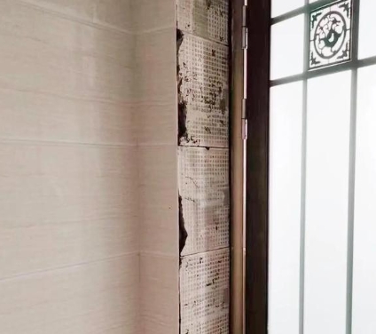 耿马瓷砖空鼓免砸砖维修公司分享吸水砖泡水时间不够或过长都会对瓷砖铺贴效果产生影响